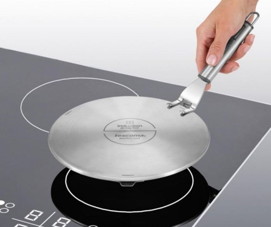 Nên chọn chảo đáy phẳng để dùng cho bếp từ