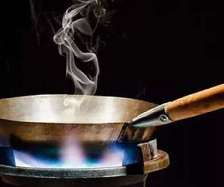 Làm thế nào để chảo thường sử dụng được trên bếp từ?