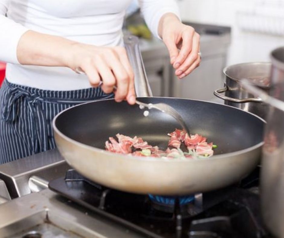 Nguyên nhân khiến chảo chống dính bếp từ dễ bị cháy