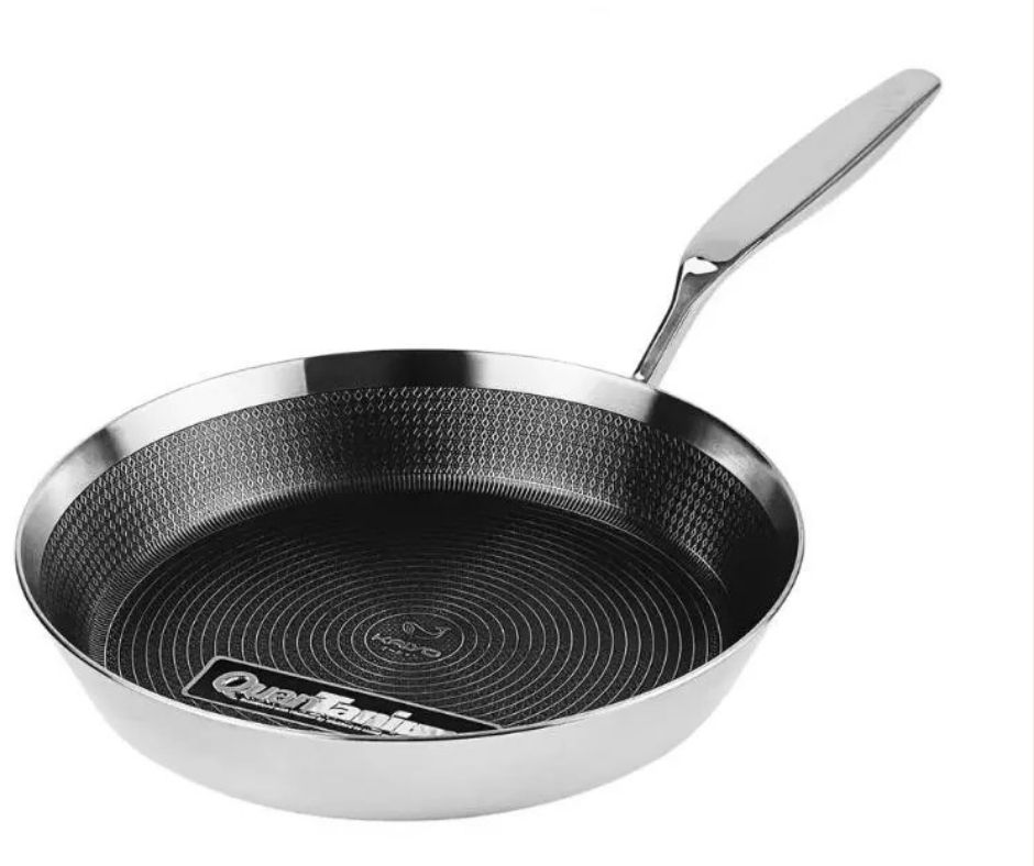 Chảo inox Nhật dẫn nhiệt đều khi nấu.