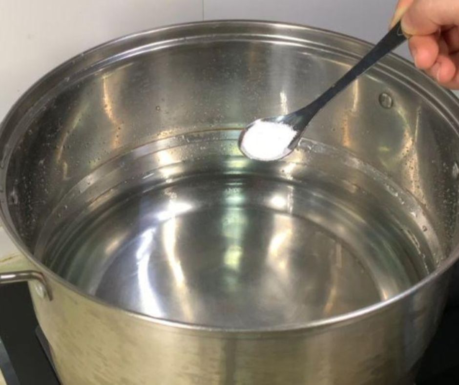 Việc khôi phục độ sáng bóng cho chảo inox rất đơn giản.