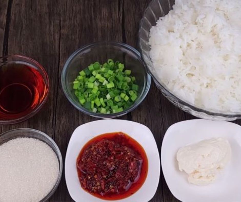 Chảo chống dính giúp cơm cháy không bị dính chảo.