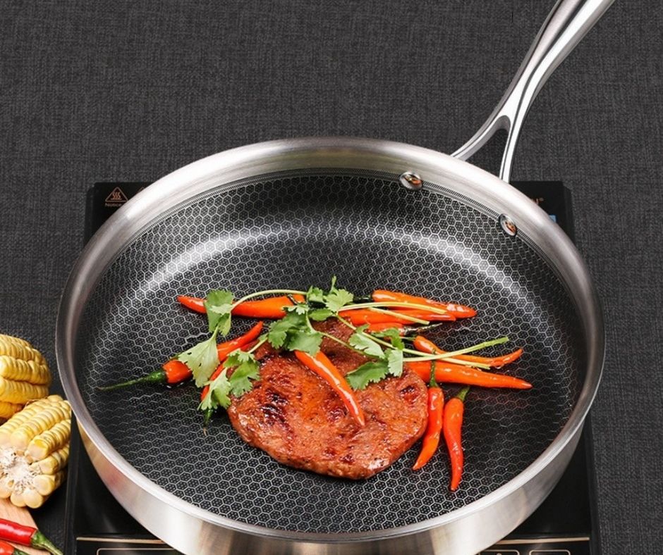 Chảo chống dính tổ ong Nhật Bản không bị dính thực phẩm.