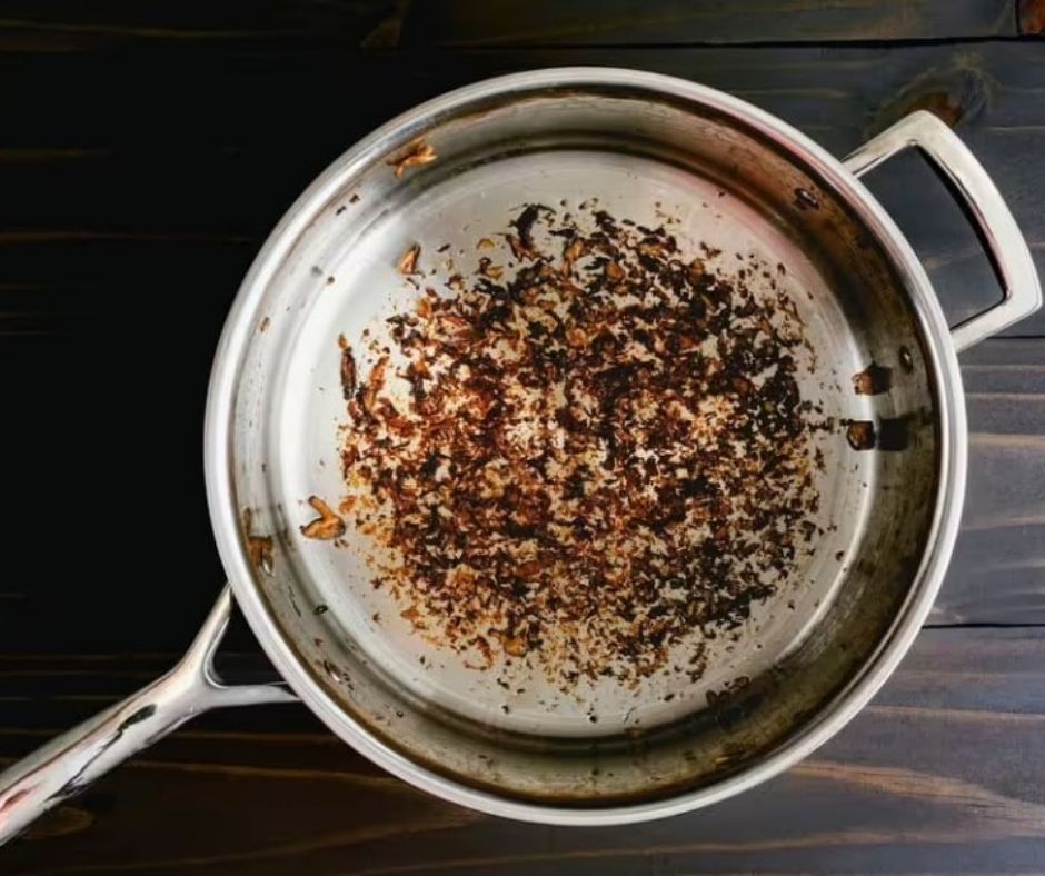 Mẹo sử dụng chảo inox đúng cách giúp hạn chế dính.